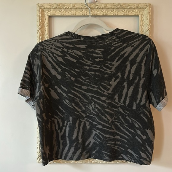 GUNA N' ROSES | Black and Yellow Women's Short Sleeve Cropped Tee - Picture 5 of 7